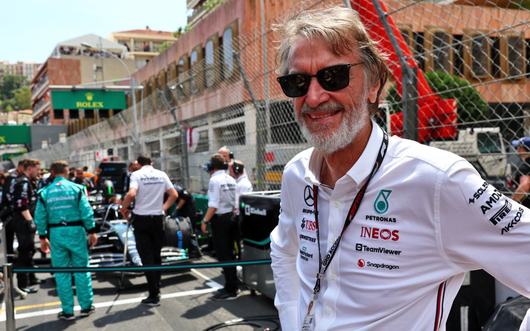 UK Prime Minister Demands Apology from Mercedes F1 Co-Owner Over Immigration Remarks