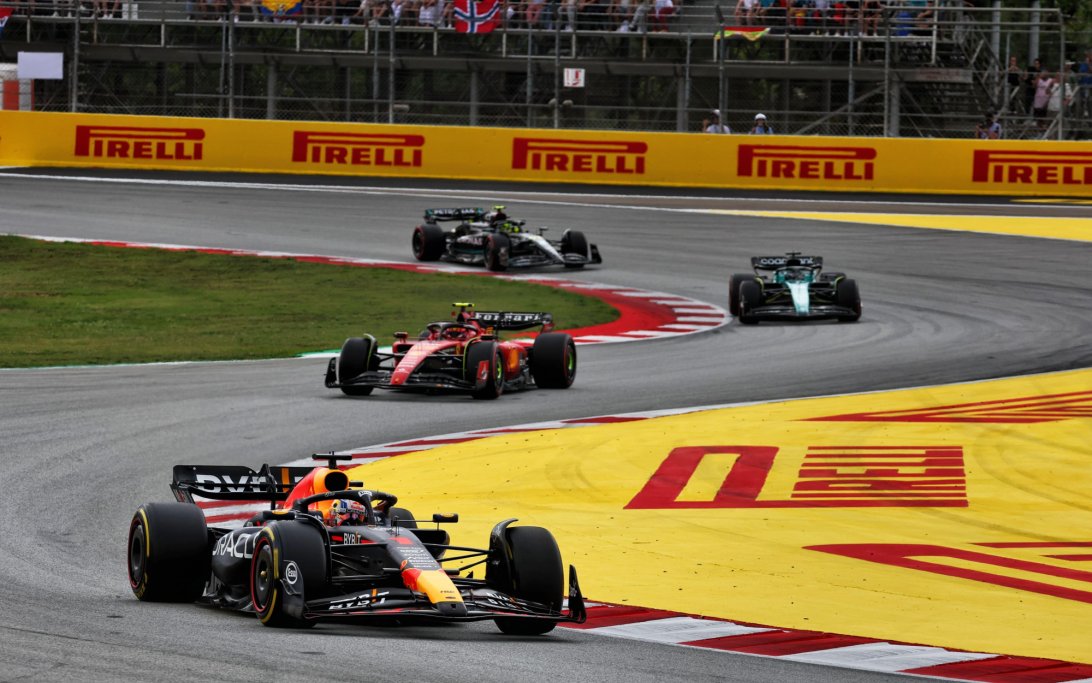 Max Verstappen bocht 2 GP Spanje 2023