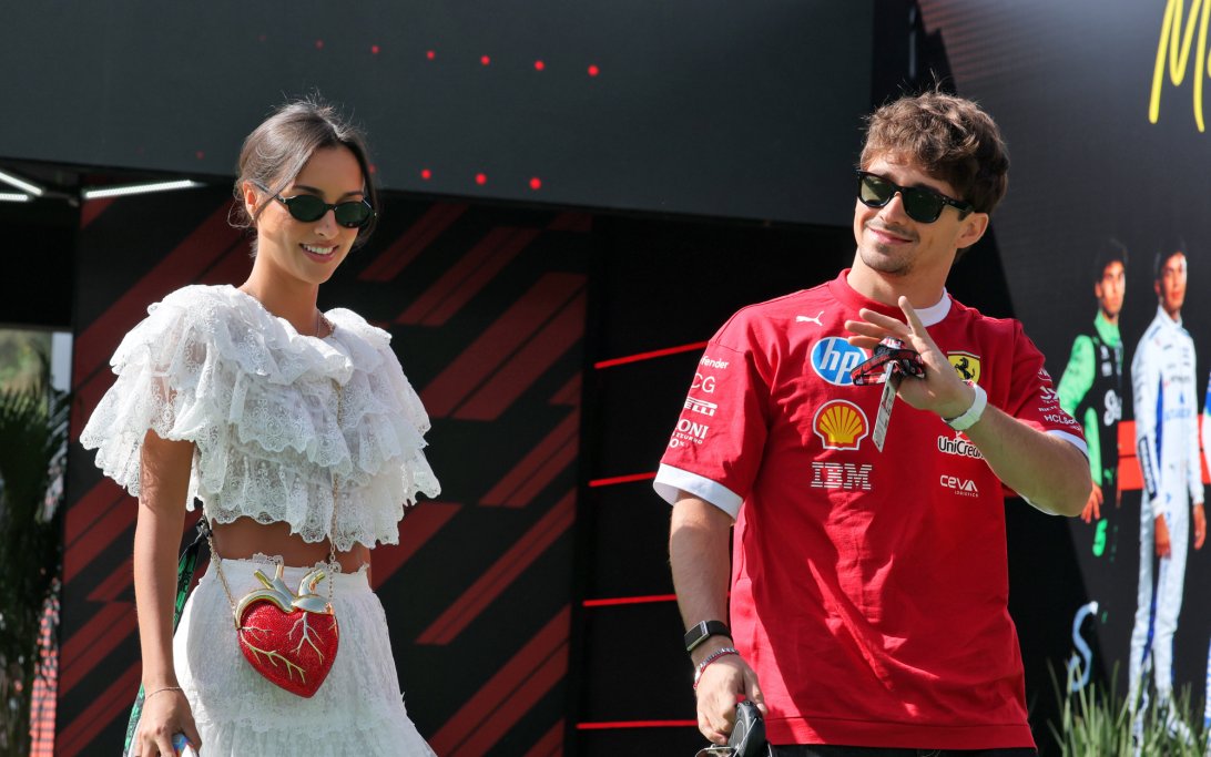 Charles Leclerc si fidanza con Alexandra Saint Mleux