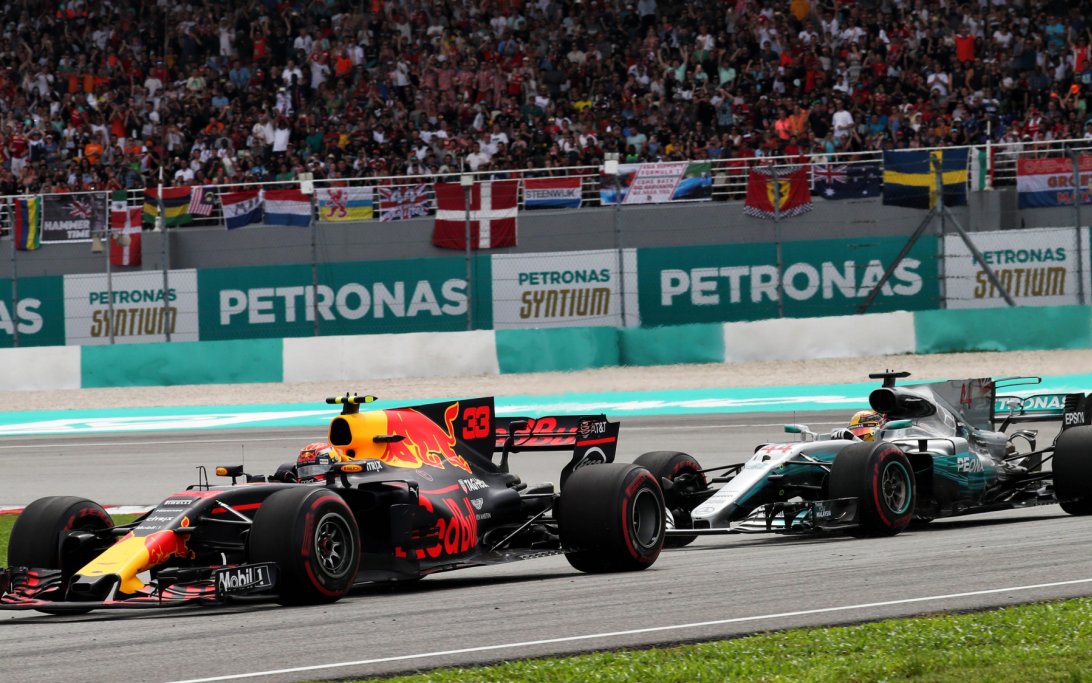 Verstappen Hamilton Malaysia 2017