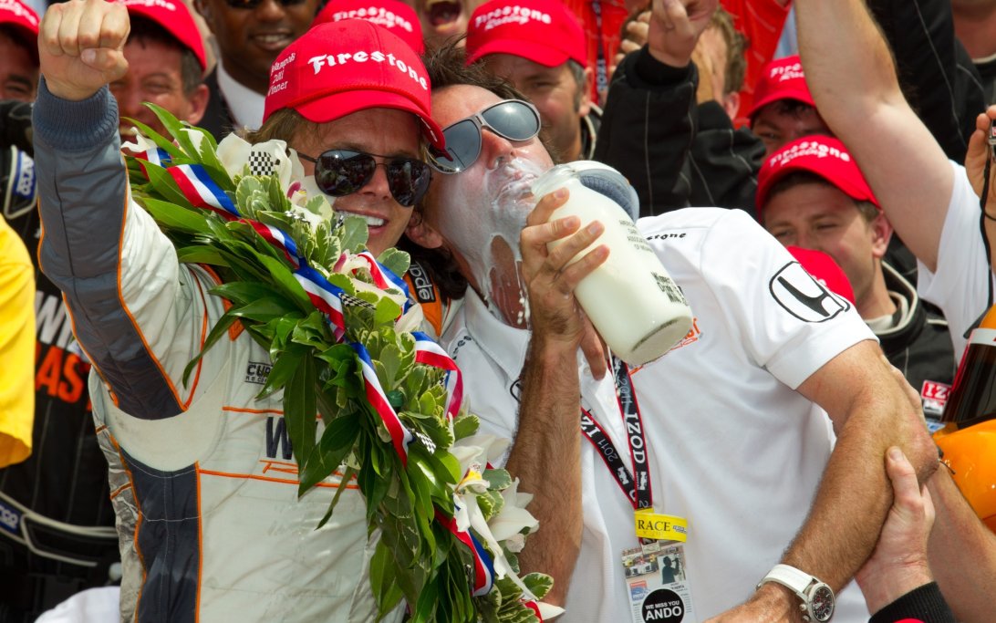 Indycar series indianapolis 500 indycar 500 racingnews365 dan wheldon milk 2