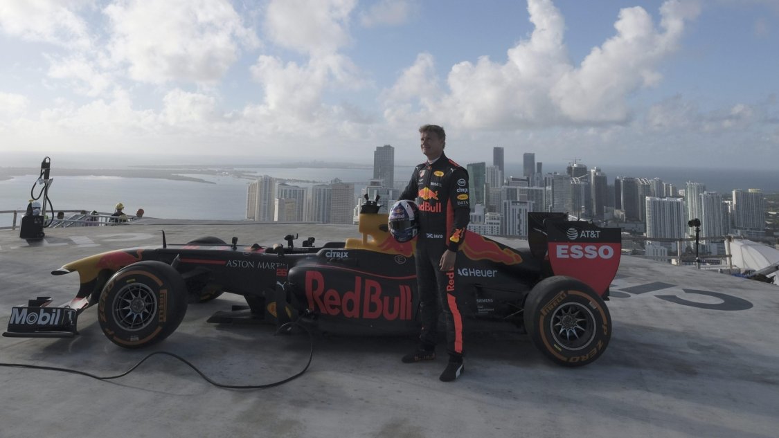 Video De vetste Red Bull Formule 1stunts ooit RacingNews365