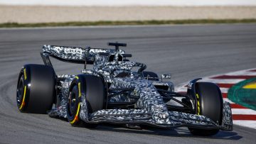 What time does 2023 Formula 1 winter testing in Bahrain start?