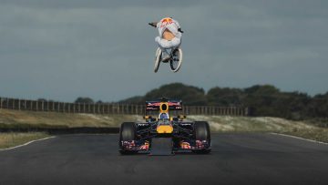 Red Bull zorgt voor wereldprimeur met huiveringwekkende stunt