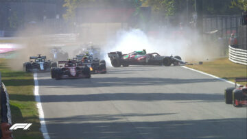 Video: Verstappen verliest leiding aan Ricciardo bij chaotische start GP Italië