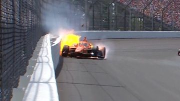 VeeKay crasht hard vanaf tweede positie en ziet Indy 500 in tranen eindigen