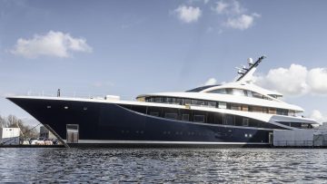 Superjacht van F1 teameigenaar vaart door Nederlandse wateren