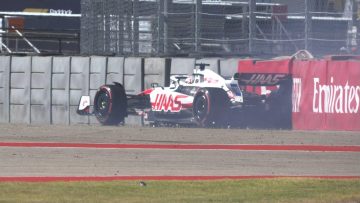 Video: 'Invaller' Giovinazzi zet Haas-bolide al na enkele minuten in de muur