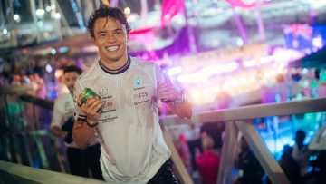 Video: Mercedes 'punish' de Vries for switching to Red Bull family