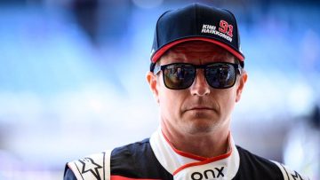 Kimi blijft Kimi: Raikkonen dolt interviewer op droge wijze bij NASCAR-comeback