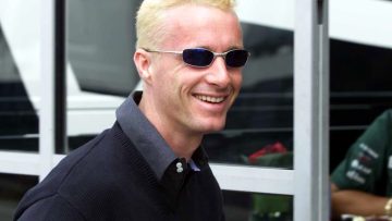 Eddie Irvine calls F1 rival 'a loser' with hilarious lottery joke