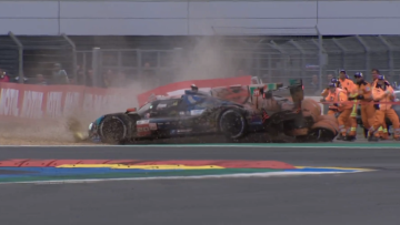 Pech voor Frijns: flinke klapper zorgt voor grote schade tijdens 24 uur van Le Mans