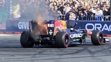 Red Bull vliegt in brand tijdens demo
