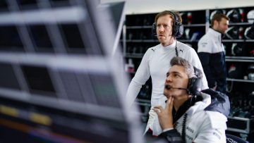 Vettel prijst boezemvriend aan bij Cadillac: "Kan het absoluut bijbenen"