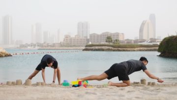 Video: Williams drivers take on hilarious sand castle challenge