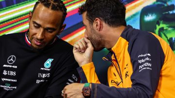 Hamilton gewaarschuwd voor Ricciardo-scenario