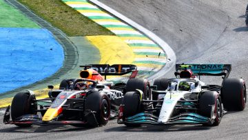 Verstappen bestraft na crash met Hamilton in Brazilië