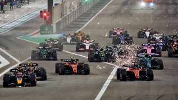 Samenvatting GP Bahrein: Verstappen domineert, Alonso pakt Mercedes en Ferrari