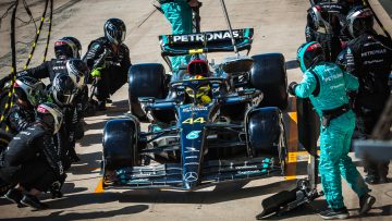 Hamilton dacht Verstappen te kunnen pakken: "Maar maakten het onszelf te moeilijk"