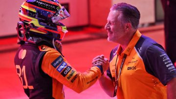 Zak Brown issues 'uneducated' retort to Australian politician over Oscar Piastri 'bias'