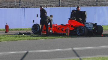 Nederlands F1-team Spyker beëindigt shakedown vroegtijdig na zware crash