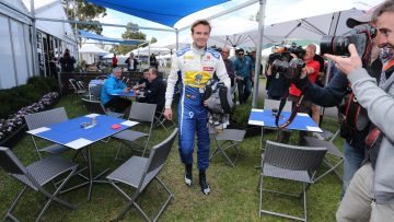 Exclusive: Van der Garde picks up special Sauber souvenir after bizarre 2015 F1 spell