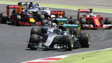 Rosberg moest aftikken na crash die Verstappen eerste zege opleverde