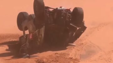 Video: Spectaculaire salto is eindpunt voor deze Dakar-coureur