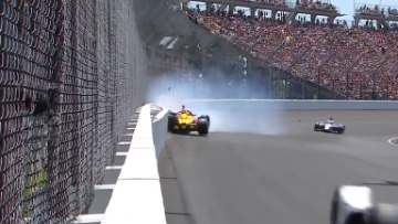 Video: Grosjean en Ilott klappen de muur in tijdens Indy 500