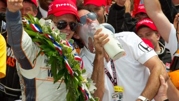 Waarom drinkt de Indy 500-winnaar melk op het podium?