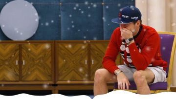 Perez zichtbaar teleurgesteld in kerstgeschenk Verstappen