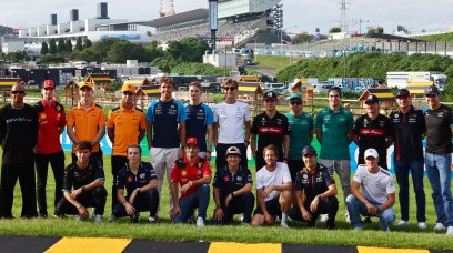 Drivers Vettel Bee buzzing corner Japan