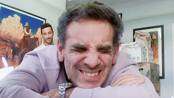 Video: Abiteboul lost weddenschap in en krijgt zijn Ricciardo-tattoo