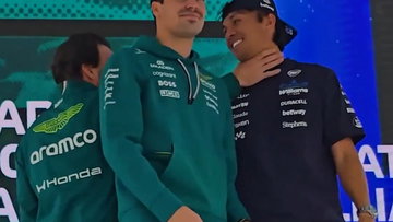 Alonso grijpt Albon bij de keel en haalt kou uit de lucht