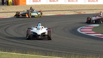 Bizar: Formule E-bolides vallen bij bosjes stil, 'organisatie grijpt in'