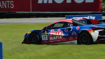 McLaren-coureur voert slapstick op met 7 spins op rij!