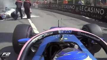 Bizar: F2-coureur Martins rijdt bijna marshal aan