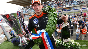 Max en Jos Verstappen geven hun visitekaartje af in de Zandvoortse duinen