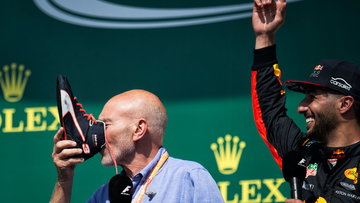 F1 eert overleden Patrick Stewart met iconische beelden met Ricciardo