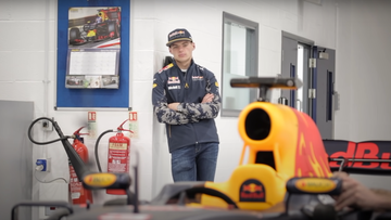 Terugblik: Verstappen en Ricciardo vervelen zich te pletter in Red Bull-fabriek
