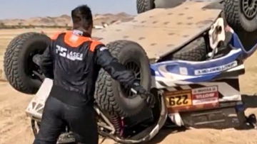 Dakar driver goes berserk after heavy crash: 'Stupidest motherfucker here'
