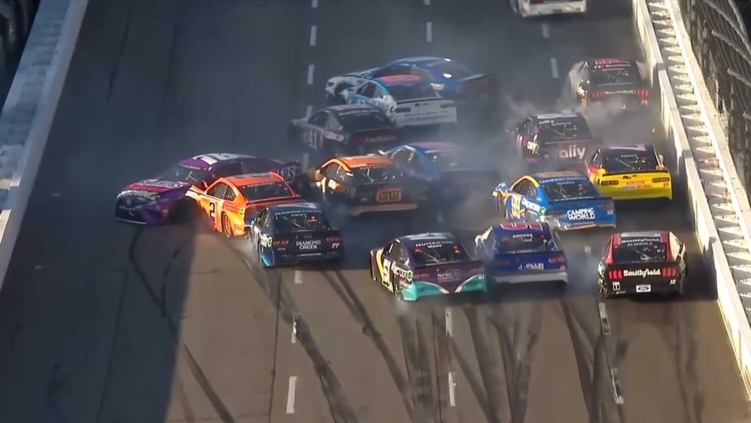 Video Huge Nascar Pile Up At Martinsville Racingnews365