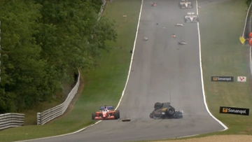 Video: Nederlandse Nieuw-Zeelander Van der Drift overleefde horrorcrash van 210G(!)