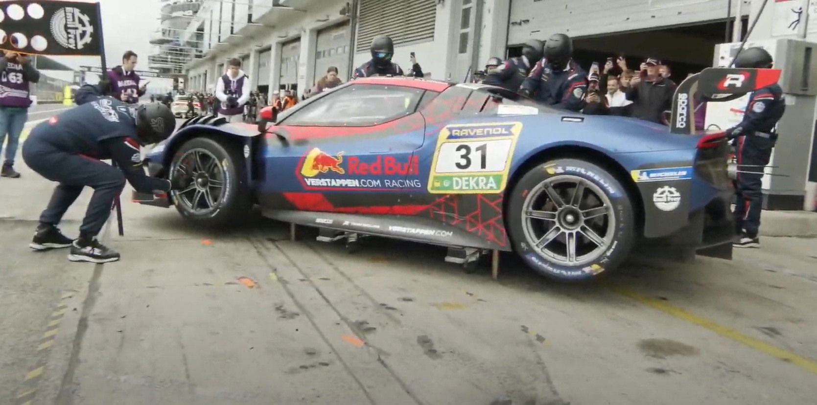 Verstappen screenshot pit NLS